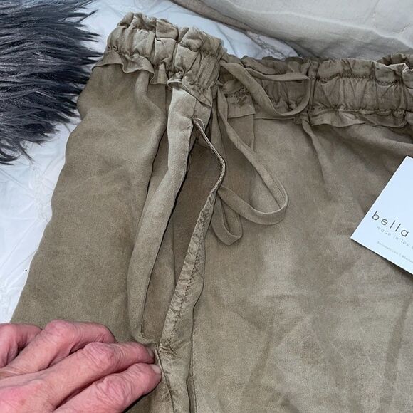 Bella Dahl High Tide Ruffle Waist Short Size Medium Olive NWT Retail 103.00 - Picture 5 of 7